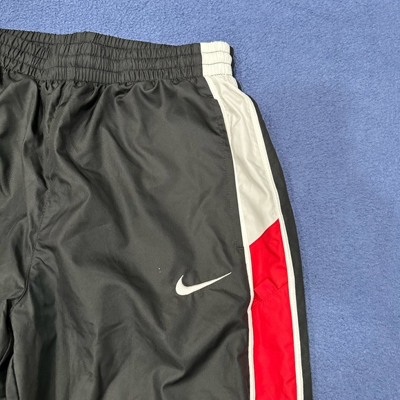 Nike Boys sweats size large, polyester, side pockets, open leg (non-elastic) - Picture 3 of 12
